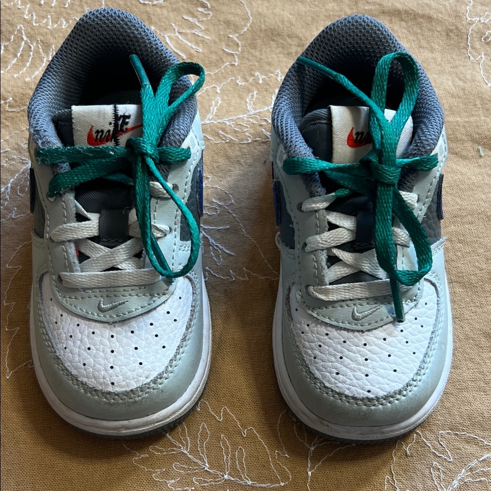Nike Kids White, Teal & Navy Low-Top Sneakers